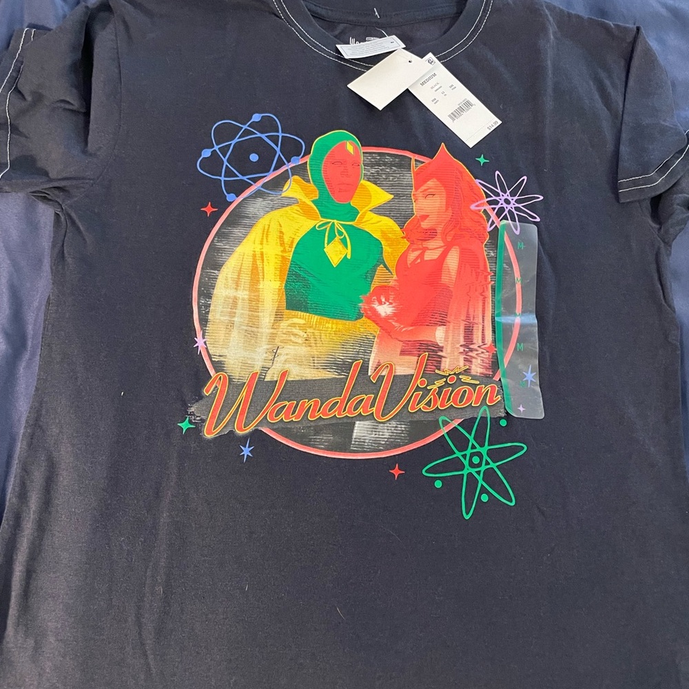 Marvel universe WandaVision size medium grapgic tee